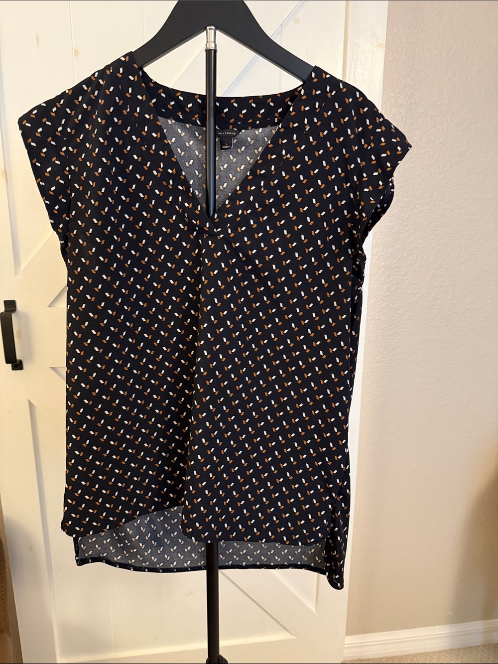 Ann Taylor Navy V-Neck Cap Sleeve Blouse with Cream & Tan Print